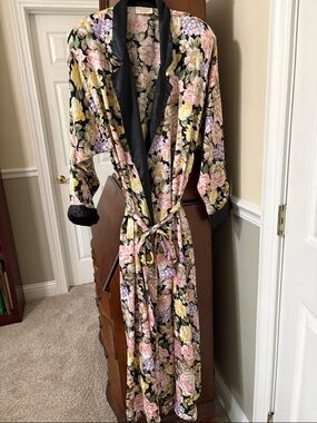 *Victoria’s Secret Full Length Floral Satin Robe with Black Trim Spring Summer